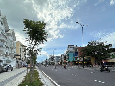 Bán biệt thự 3 lầu mái thái ngang 11m 275m2 có hầm t.máy dương quảng hàm tặng nt 46.8 tỷ. 0