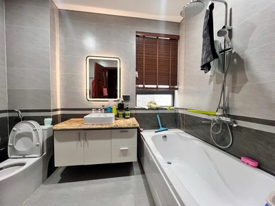 Thơm  mp trung hòa nc - tòa nhà 8t thang máy - 123m mt 8m - lô góc view hồ 4