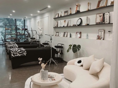 Mình đi nước ngoài nên sang nhượng studio phun xăm chill - đẹp - hoạt động tốt 2