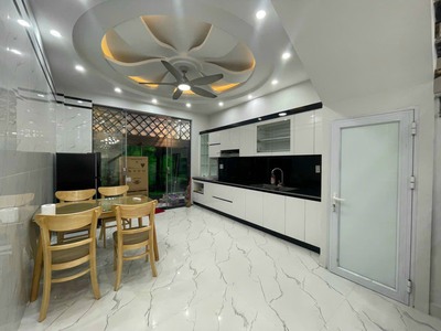 Cho thuê nhà mặt ngõ Văn Cao, DT: 60m2, 4 phòng ngủ. 3
