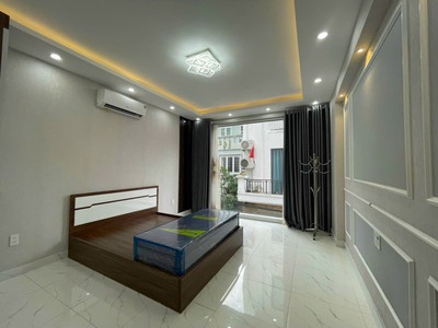 Cho thuê nhà mặt ngõ Văn Cao, DT: 60m2, 4 phòng ngủ. 4