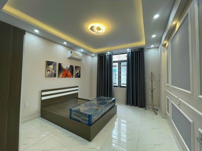 Cho thuê nhà mặt ngõ Văn Cao, DT: 60m2, 4 phòng ngủ. 6