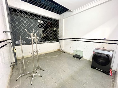 Cho thuê nhà mặt ngõ Văn Cao, DT: 60m2, 4 phòng ngủ. 2