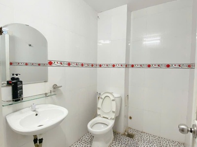 Bán nhà mặt tiền đường đông  hồ , phường 4 , quận 8  5 lầu , 7 phòng ngủ chỉ 9.8 tỷ 3