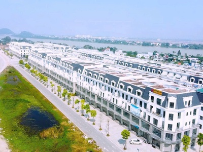 Bán nhà 5 tầng ngay bãi đỗ xe khu đô thị Central Riverside, đối diện Vinhomes chỉ 5,x tỷ 2