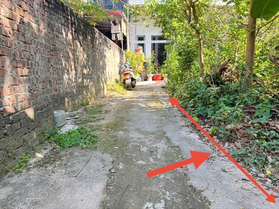 Đất vàng mê linh. cách chợ, sân bóng chi đông 80m. tiện ích bạt ngàn. dt 51m, giá 2,35 tỷ. 2