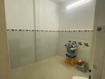 CHO THUÊ NHÀ NGUYÊN CĂN   HẺM Ô TÔ   2 MẶT TIỀN    Đường Tô Ngọc Vân, P. Linh Đông Có 2pn1wc giá 8tr 4