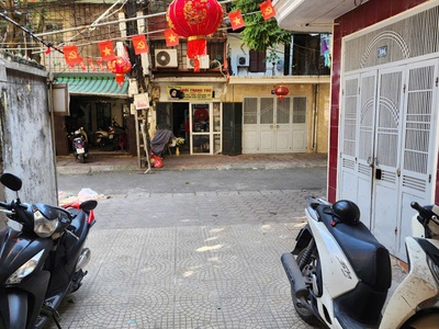 Bán nhà Tập thể tầng 3, 4 ngủ 3WC, tại Quỳnh Mai, nhà đẹp, full nội thất, dân trí cao, an ninh tốt. 7