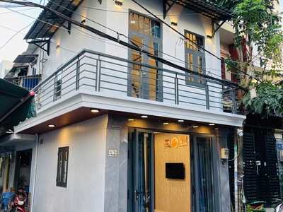 Hàng hiếm gần chợ gò xoài   góc 2mặt hẻm xe hơi  2tầng  chỉ nhỉnh 2ty 1