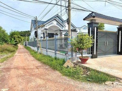 Chính chủ bán gấp lô đất 200m  chợ cầu xe, hưng thuận trảng bàng 3