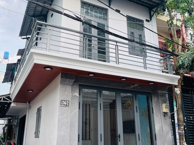 Hàng hiếm gần chợ gò xoài   góc 2mặt hẻm xe hơi  2tầng  chỉ nhỉnh 2ty 0