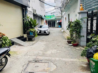 Hàng hiếm gần chợ gò xoài   góc 2mặt hẻm xe hơi  2tầng  chỉ nhỉnh 2ty 4