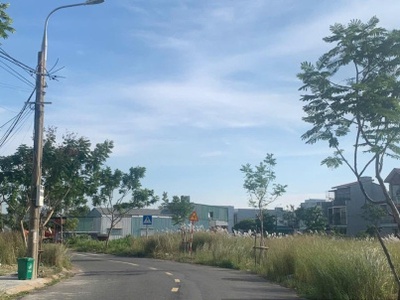 Chủ ngộp bank hạ gấp 200 triệu lô góc 2 mặt tiền ô tô, sát biển ngũ hành sơn 144,3m2 chỉ 5.x tỷ 3