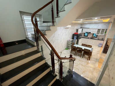 Cho thuê nhà mặt phố Văn Cao, 4 ngủ khép kín, DT: 70m2. 3