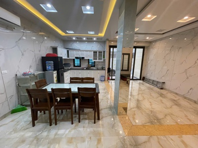 Cho thuê nhà mặt phố Văn Cao, 4 ngủ khép kín, DT: 70m2. 4