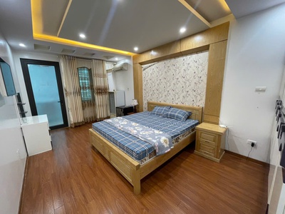 Cho thuê nhà mặt phố Văn Cao, 4 ngủ khép kín, DT: 70m2. 5