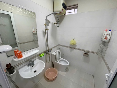 Cho thuê nhà mặt phố Văn Cao, 4 ngủ khép kín, DT: 70m2. 1