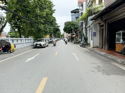 Cần bán 55,5m2 xây 60m nhà 8 tầng thang máy, mặt phố Hoa Lâm, đối diện trường tiểu học Việt Hưng 2