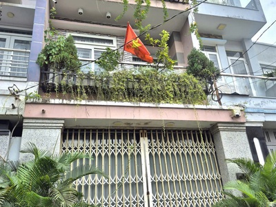 Nhà đẹp 1 trệt 2 lầu st đường 4,5m kế bên công viên phần mềm quang trung q12 0