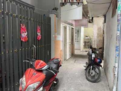 Nhà 2 tầng hẻm dương bá trạc ngay chợ rạch ông p.chánh hưng. giá 4tỷ tl 2