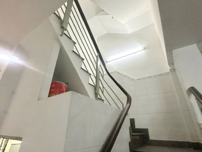 Nhà cách mặt tiền 3 căn 2 lầu st lộ giới ít dương bá trạc p1q8 4