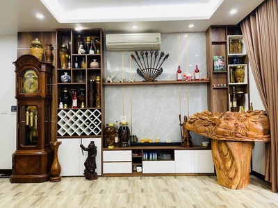 Bán nhà lạc long quân, 40m, 5 tầng,xây chắc chắn oto 7 chỗ ngủ trong nhà 0