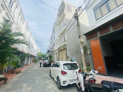 Nhà 4 tầng  4pn. oto ngủ trong nhà . hẻm oto tránh 0