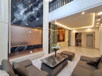 Nhà đẹp 7 tầng thang máy ga ra ô tô phố nguyễn văn hưởng 55 m2 x 18.2 tỷ long biên. 0