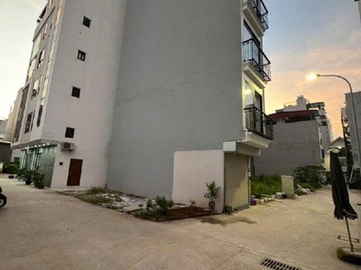 Bán nhà đất 42.1m    mặt tiền 4.2m   1 tầng   tdc ngọc thụy  tt4.09    giá 14.7 tỷ 2