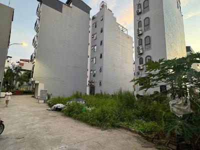 Bán nhà đất 42.1m    mặt tiền 4.2m   1 tầng   tdc ngọc thụy  tt4.09    giá 14.7 tỷ 0