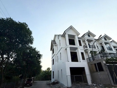 Bán nhà xây thô 136m2 căn góc 3 mặt tiền dự án yên hoà, quán bàu, tp vinh 2