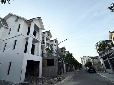 Bán nhà xây thô 136m2 căn góc 3 mặt tiền dự án yên hoà, quán bàu, tp vinh 1