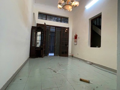 Bán 46m giáp bát tặng nhà phân lô ô tô tránh vào nhà hoàng mai 1