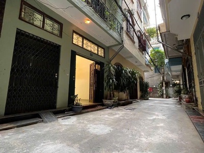 Bán 46m giáp bát tặng nhà phân lô ô tô tránh vào nhà hoàng mai 4