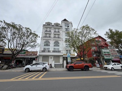 Cần bán tòa nhà 10 căn hộ mặt tiền đường Phù Đổng Thiên Vương. 0