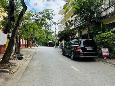 Cho thuê mặt bằng siêu hiếm trung tâm Nhà hát lớn, vài bước ra quảng trường - 170m2 - ngang 11m 0