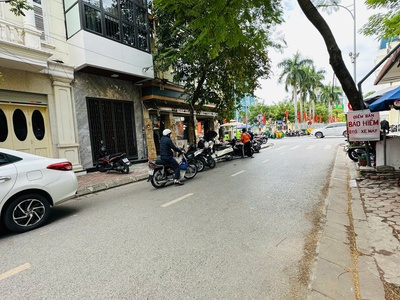 Cho thuê mặt bằng siêu hiếm trung tâm Nhà hát lớn, vài bước ra quảng trường - 170m2 - ngang 11m 1