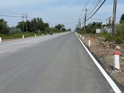 Bán đất mặt tiền 8000m giá 12 triệu/m2 đường tỉnh lộ 15 2