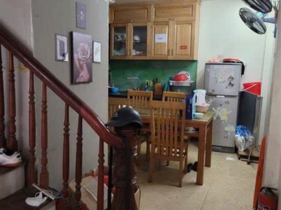 Bán nhà lạc long quân, 40m, 6 tầng, phân lô xây chắc chắn 9 ngủ, đường trước nhà 6m 1