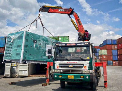 Cho thuê xe cẩu hỗ trợ rút và đóng cont Giá rẻ - Nhanh chóng 0