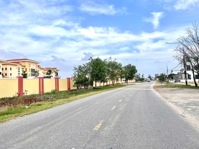 Đất nền trung tâm sát biển giá chỉ từ 8 triệu/m2 1