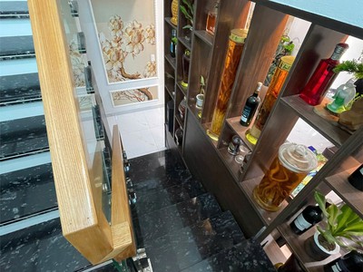 Nhà độc lập 2 tầng   căn góc 2 mặt thoáng   hải thành 2 60m , ngõ 3m, ô tô đỗ cửa   giá chỉ 2,4xx 3