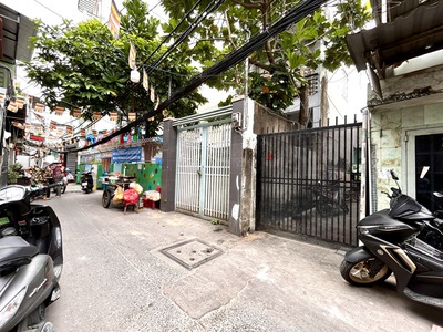 -- bán nhà căp 4- đ. đoàn văn bơ- mua 1 được 2 ngang nở hậu lớn- đi tôn đản, xóm chiếu, nguyễn tất 4