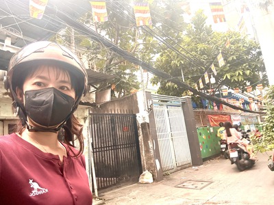 -- bán nhà căp 4- đ. đoàn văn bơ- mua 1 được 2 ngang nở hậu lớn- đi tôn đản, xóm chiếu, nguyễn tất 2