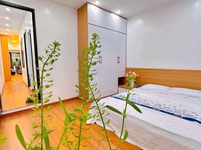 Bán nhà tập thể tầng 2 trần quốc hoàn dt 90m 3 ngủ 2 wc lô góc giá 5,250 tỷ 2