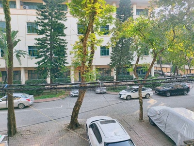 Bán nhà tập thể tầng 2 trần quốc hoàn dt 90m 3 ngủ 2 wc lô góc giá 5,250 tỷ 1