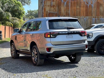 EVEREST titanium 4x2 2