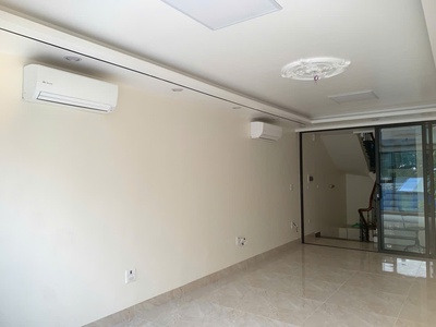 Cho thuê nhà 5 tầng mới xây, mặt phố, quận Long Biên 3