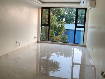 Cho thuê nhà 5 tầng mới xây, mặt phố, quận Long Biên 4