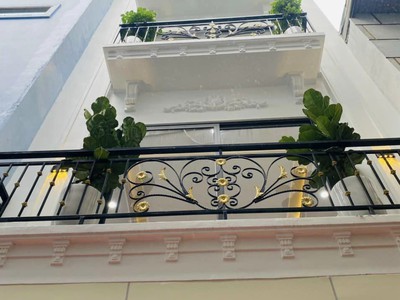 Nhà đẹp 5 tầng   cạnh nhổn ô tô đỗ cửa   ngõ thông tứ tung   giá 5.75 tỷ 0